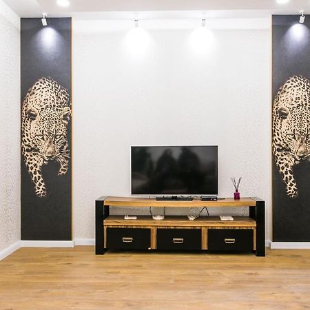 Sweet Home 6 Vip At Rustaveli Avenue Tbilisi Exterior photo