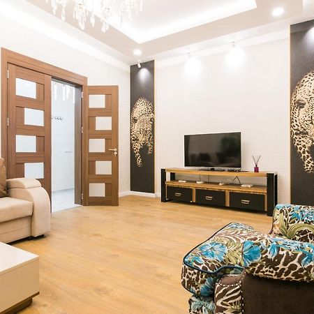 Sweet Home 6 Vip At Rustaveli Avenue Tbilisi Exterior photo