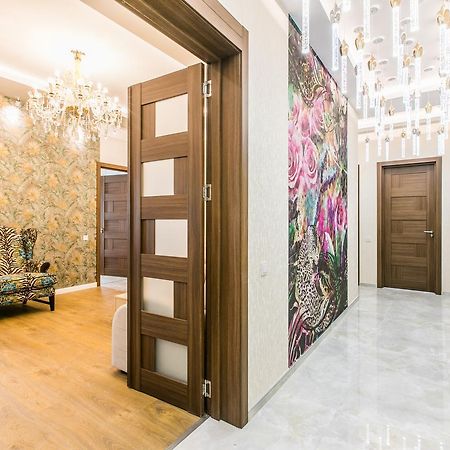 Sweet Home 6 Vip At Rustaveli Avenue Tbilisi Exterior photo
