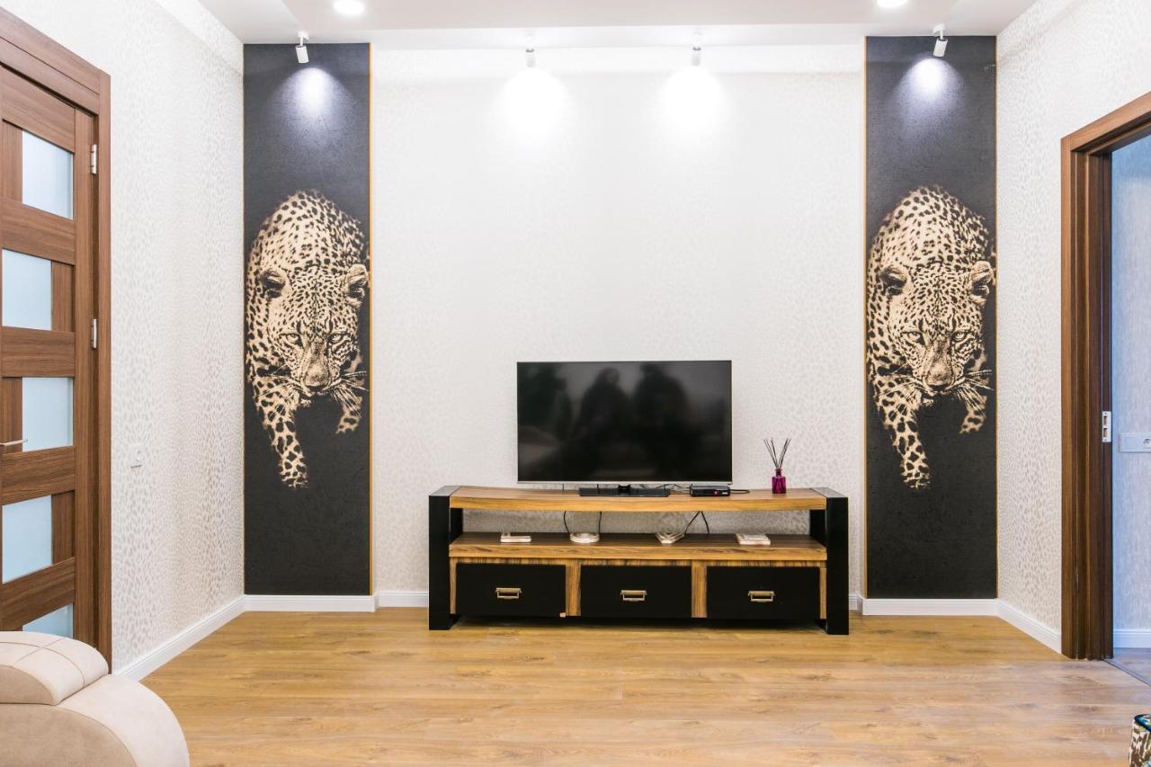 Sweet Home 6 Vip At Rustaveli Avenue Tbilisi Exterior photo