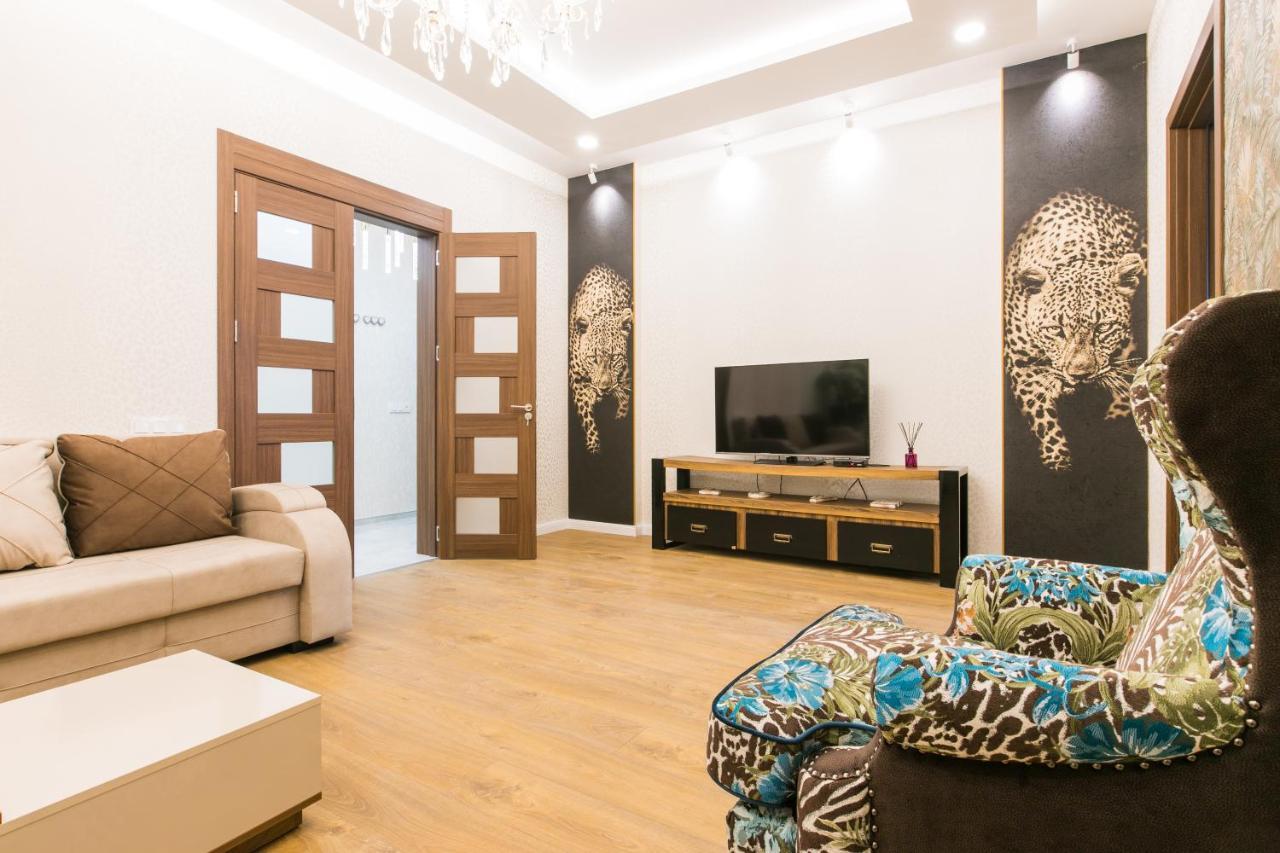 Sweet Home 6 Vip At Rustaveli Avenue Tbilisi Exterior photo