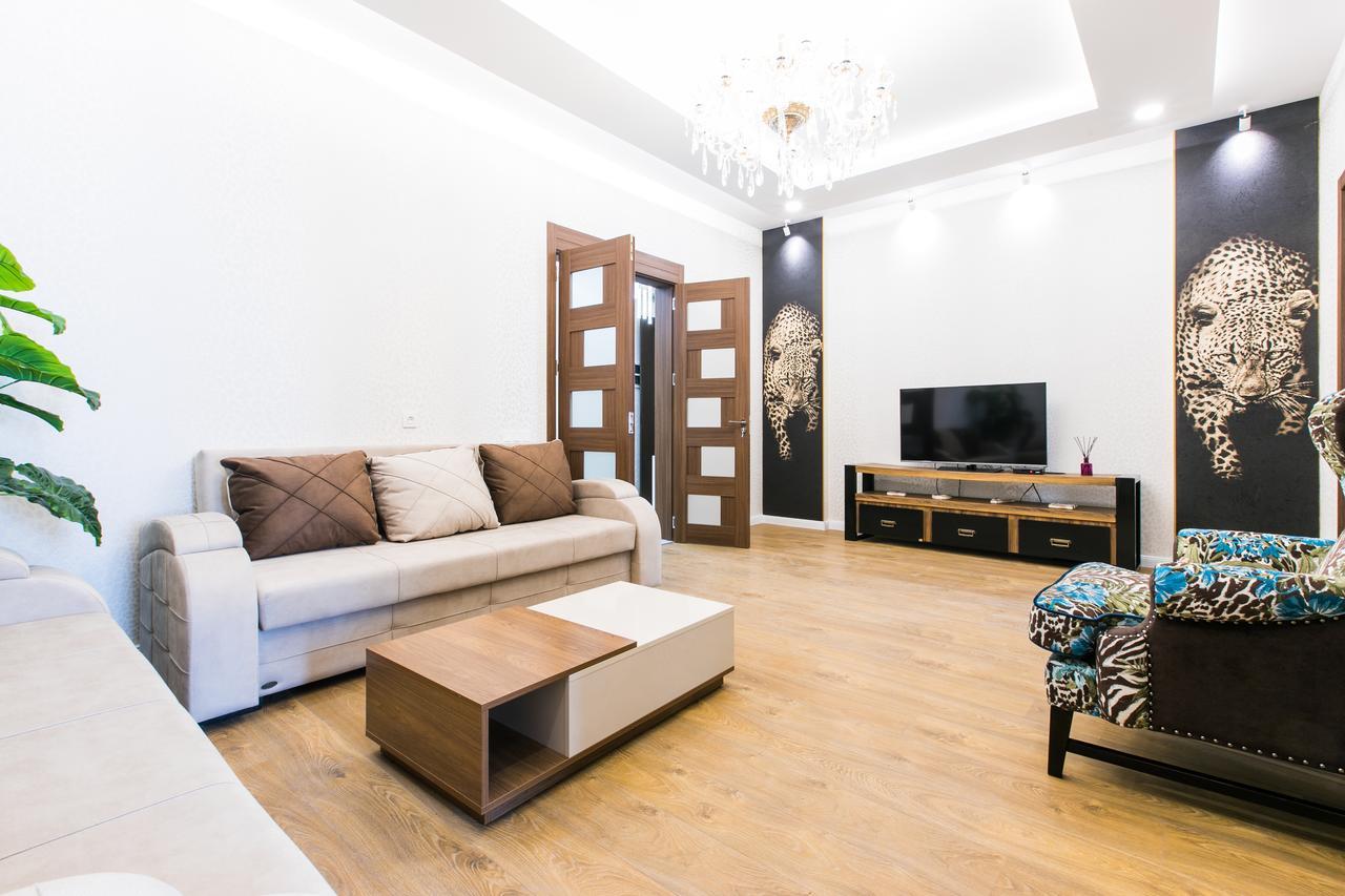 Sweet Home 6 Vip At Rustaveli Avenue Tbilisi Exterior photo