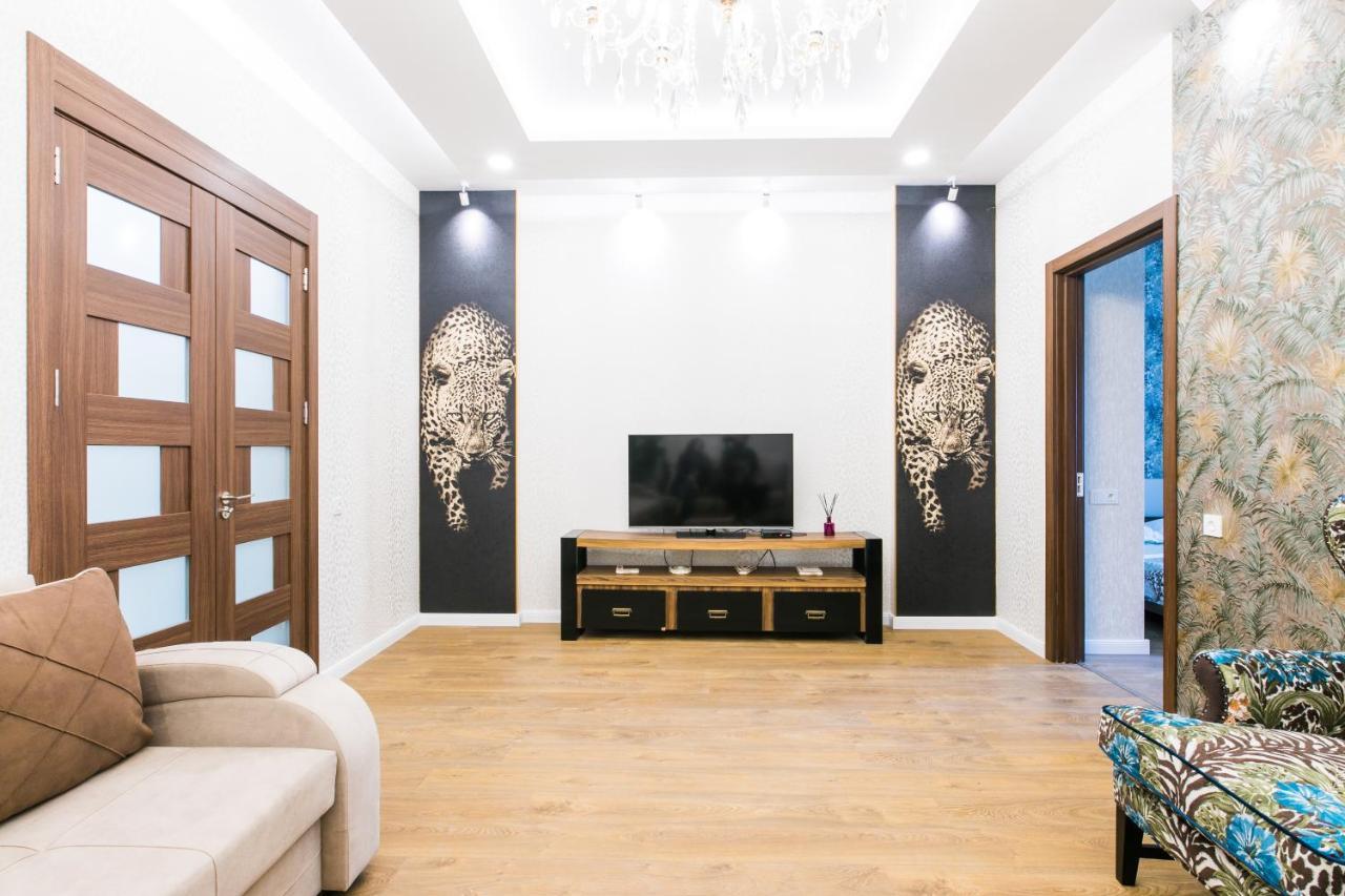 Sweet Home 6 Vip At Rustaveli Avenue Tbilisi Exterior photo
